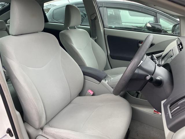 プリウス Ｓ　ＥＴＣ　アルミホイール　オートライト　ＣＶＴ　スマートキー　電動格納ミラー　盗難防止システム　衝突安全ボディ　ＡＢＳ　ＥＳＣ　エアコン　パワーステアリング　パワーウィンドウ（8枚目）