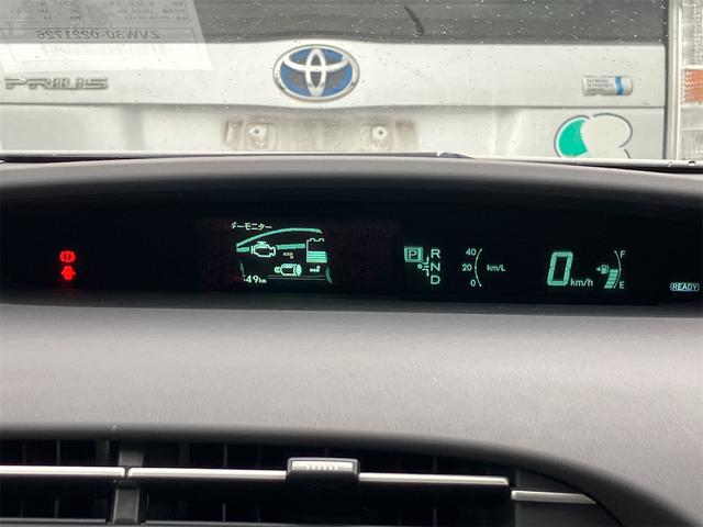 プリウス Ｓ　ＥＴＣ　アルミホイール　オートライト　ＣＶＴ　スマートキー　電動格納ミラー　盗難防止システム　衝突安全ボディ　ＡＢＳ　ＥＳＣ　エアコン　パワーステアリング　パワーウィンドウ（12枚目）