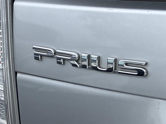 プリウス Ｓ　ＥＴＣ　アルミホイール　ＣＶＴ　スマートキー　電動格納ミラー　盗難防止システム　ＣＤ　ミュージックプレイヤー接続可　衝突安全ボディ　ＡＢＳ　ＥＳＣ　エアコン　パワーステアリング　パワーウィンドウ（4枚目）