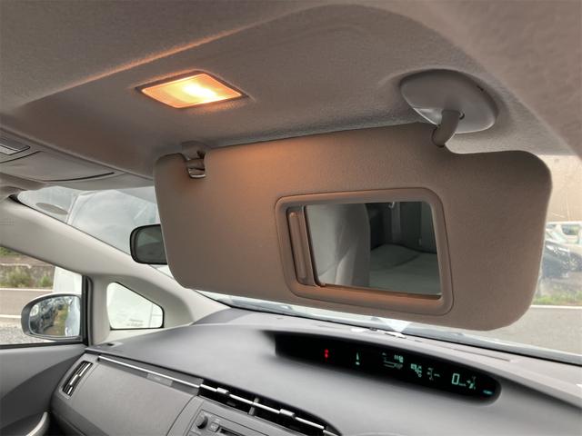 プリウス Ｓ　ＥＴＣ　アルミホイール　ＣＶＴ　スマートキー　電動格納ミラー　盗難防止システム　ＣＤ　ミュージックプレイヤー接続可　衝突安全ボディ　ＡＢＳ　ＥＳＣ　エアコン　パワーステアリング　パワーウィンドウ（8枚目）