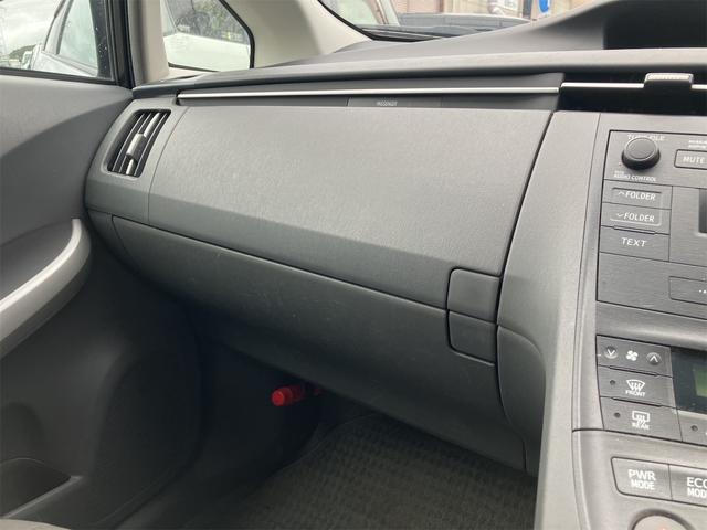 プリウス Ｓ　ＥＴＣ　アルミホイール　ＣＶＴ　スマートキー　電動格納ミラー　盗難防止システム　ＣＤ　ミュージックプレイヤー接続可　衝突安全ボディ　ＡＢＳ　ＥＳＣ　エアコン　パワーステアリング　パワーウィンドウ（9枚目）