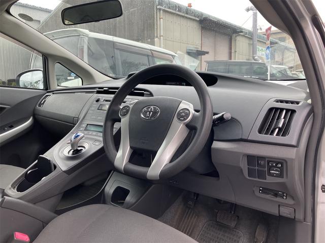プリウス Ｓ　ＥＴＣ　アルミホイール　ＣＶＴ　スマートキー　電動格納ミラー　盗難防止システム　ＣＤ　ミュージックプレイヤー接続可　衝突安全ボディ　ＡＢＳ　ＥＳＣ　エアコン　パワーステアリング　パワーウィンドウ（10枚目）
