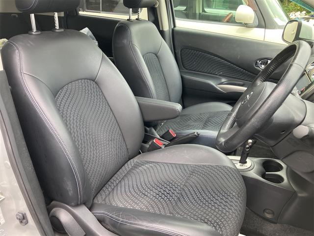 ノート メダリスト　アルミホイール　スマートキー　アイドリングストップ　電動格納ミラー　ＣＶＴ　盗難防止システム　衝突安全ボディ　ＡＢＳ　ミュージックプレイヤー接続可　エアコン　パワーステアリング　パワーウィンドウ（9枚目）