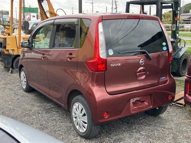 デイズ Ｘ　バックカメラ　スマートキー　アイドリングストップ　電動格納ミラー　ベンチシート　ＣＶＴ　盗難防止システム　ＡＢＳ　ＣＤ　ミュージックプレイヤー接続可　衝突安全ボディ　エアコン　パワーステアリング（10枚目）