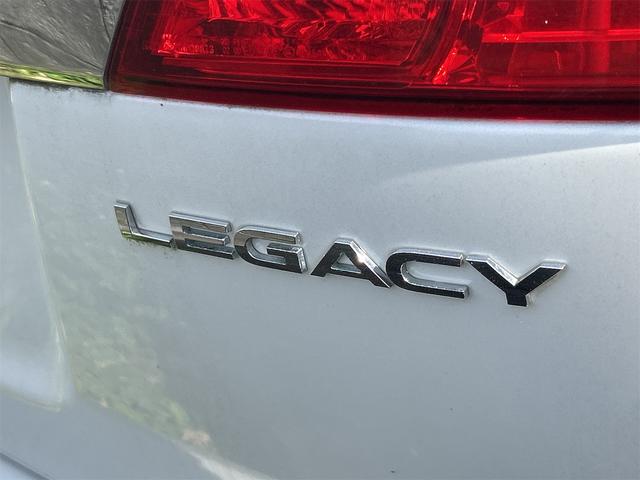 レガシィツーリングワゴン ２．５ｉ　Ｌパッケージ　４ＷＤ　ＥＴＣ　ナビ　アルミホイール　ＨＩＤ　スマートキー　電動格納ミラー　ＣＶＴ　盗難防止システム　衝突安全ボディ　ＡＢＳ　ＥＳＣ　ＣＤ　ＤＶＤ再生　ミュージックプレイヤー接続可　エアコン（5枚目）