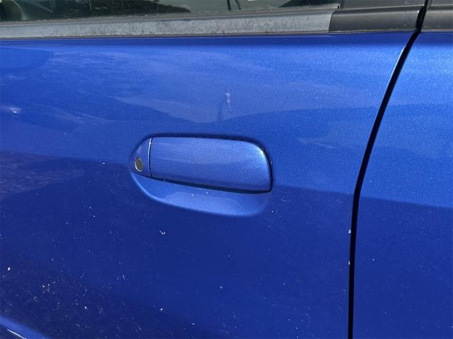 フィットハイブリッド スマートセレクション　ハイブリッド　ナビ　オートクルーズコントロール　ＨＩＤ　スマートキー　電動格納ミラー　ＣＶＴ　盗難防止システム　衝突安全ボディ　ＣＤ　ＤＶＤ再生　ＵＳＢ　ＡＢＳ　エアコン　パワーステアリング（6枚目）