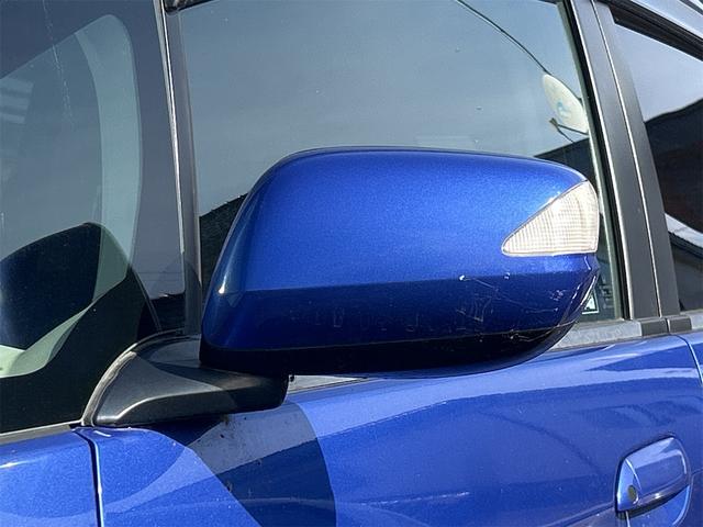 フィットハイブリッド スマートセレクション　ハイブリッド　ナビ　オートクルーズコントロール　ＨＩＤ　スマートキー　電動格納ミラー　ＣＶＴ　盗難防止システム　衝突安全ボディ　ＣＤ　ＤＶＤ再生　ＵＳＢ　ＡＢＳ　エアコン　パワーステアリング（7枚目）