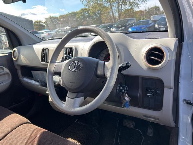 パッソ プラスハナ　４ＷＤ　ナビ　アルミホイール　キーレスエントリー　電動格納ミラー　ＣＶＴ　衝突安全ボディ　ベンチシート　ＡＢＳ　ＥＳＣ　エアコン　パワーステアリング　パワーウィンドウ　運転席エアバッグ（11枚目）
