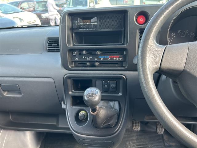 ハイゼットカーゴ ＤＸ　４ＷＤ　ＭＴ　両側スライドドア　エアコン　運転席エアバッグ　助手席エアバッグ（9枚目）