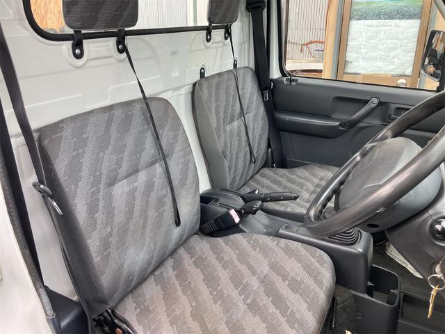 スクラムトラック 　４ＷＤ　ＭＴ　エアコン　パワーステアリング　運転席エアバッグ　助手席エアバッグ（14枚目）
