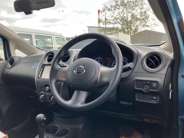 ノート Ｘ　ＥＴＣ　ナビ　ＴＶ　スマートキー　アイドリングストップ　電動格納ミラー　ＣＶＴ　盗難防止システム　衝突安全ボディ　ＡＢＳ　ミュージックプレイヤー接続可　エアコン　パワーステアリング　パワーウィンドウ（3枚目）