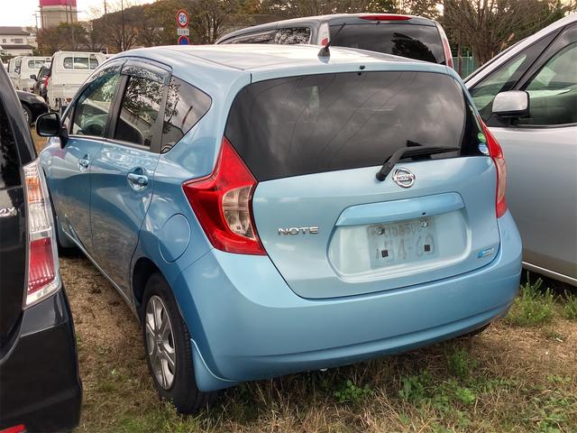 ノート Ｘ　ＥＴＣ　ナビ　ＴＶ　スマートキー　アイドリングストップ　電動格納ミラー　ＣＶＴ　盗難防止システム　衝突安全ボディ　ＡＢＳ　ミュージックプレイヤー接続可　エアコン　パワーステアリング　パワーウィンドウ（11枚目）