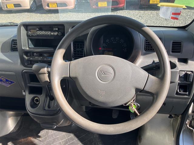 ハイゼットカーゴ ＤＸ　４ＷＤ　軽バン　ＡＴ　両側スライドドア　エアコン　運転席エアバッグ　助手席エアバッグ（7枚目）