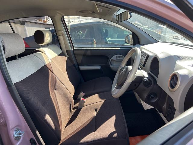 パッソ プラスハナ　Ｇパッケージ　スマートキー　アイドリングストップ　電動格納ミラー　ＣＶＴ　盗難防止システム　衝突安全ボディ　ベンチシート　ＡＢＳ　ＥＳＣ　ＣＤ　エアコン（5枚目）