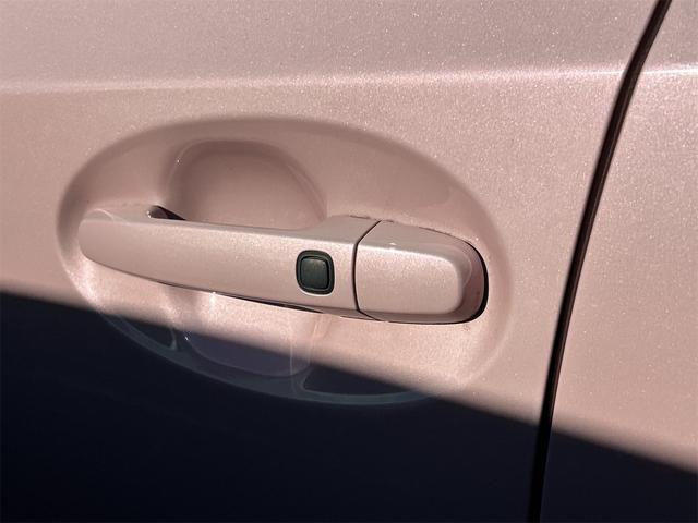 パッソ プラスハナ　Ｇパッケージ　スマートキー　アイドリングストップ　電動格納ミラー　ＣＶＴ　盗難防止システム　衝突安全ボディ　ベンチシート　ＡＢＳ　ＥＳＣ　ＣＤ　エアコン（10枚目）