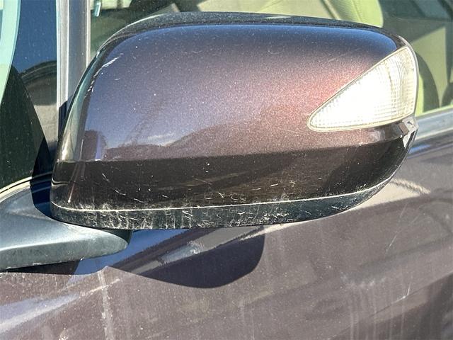 フィットハイブリッド ハイブリッド・１０ｔｈアニバーサリー　ＥＴＣ　ナビ　オートクルーズコントロール　スマートキー　電動格納ミラー　ＣＶＴ　盗難防止システム　衝突安全ボディ　ＣＤ　ＤＶＤ再生　ＡＢＳ　ＥＳＣ　エアコン　パワーステアリング（9枚目）