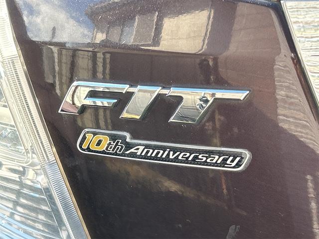 フィットハイブリッド ハイブリッド・１０ｔｈアニバーサリー　ＥＴＣ　ナビ　オートクルーズコントロール　スマートキー　電動格納ミラー　ＣＶＴ　盗難防止システム　衝突安全ボディ　ＣＤ　ＤＶＤ再生　ＡＢＳ　ＥＳＣ　エアコン　パワーステアリング（11枚目）