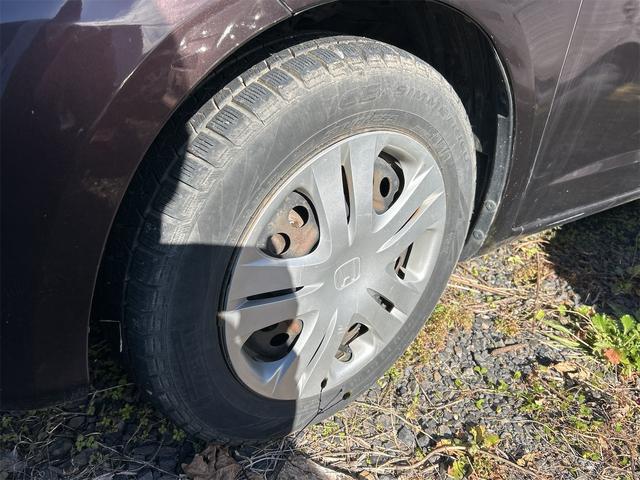 フィットハイブリッド ハイブリッド・１０ｔｈアニバーサリー　ＥＴＣ　ナビ　オートクルーズコントロール　スマートキー　電動格納ミラー　ＣＶＴ　盗難防止システム　衝突安全ボディ　ＣＤ　ＤＶＤ再生　ＡＢＳ　ＥＳＣ　エアコン　パワーステアリング（12枚目）