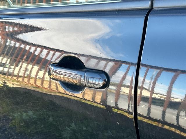 ウイングロード １５Ｍ　ナビ　オートライト　スマートキー　電動格納ミラー　ＣＶＴ　盗難防止システム　衝突安全ボディ　ＡＢＳ　エアコン（11枚目）