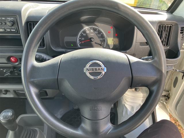 ＮＴ１００クリッパートラック 　４ＷＤ　ＭＴ　エアコン　運転席エアバッグ（2枚目）