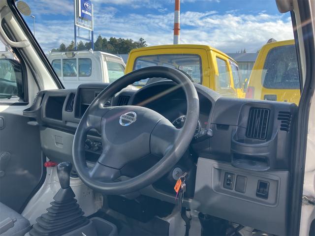 ＮＴ１００クリッパートラック 　４ＷＤ　ＭＴ　エアコン　運転席エアバッグ（9枚目）