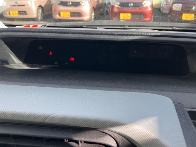 アクア Ｓ　ナビ　オートライト　スマートキー　アイドリングストップ　ＣＶＴ　衝突安全ボディ　ＡＢＳ　ＥＳＣ　エアコン　パワーステアリング　パワーウィンドウ（3枚目）