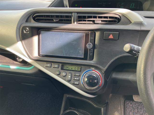 アクア Ｓ　ナビ　オートライト　スマートキー　アイドリングストップ　ＣＶＴ　衝突安全ボディ　ＡＢＳ　ＥＳＣ　エアコン　パワーステアリング　パワーウィンドウ（4枚目）