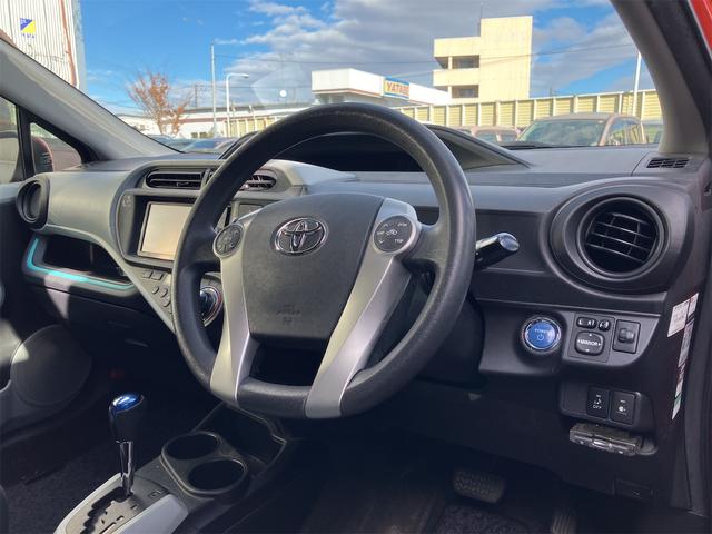 アクア Ｓ　ナビ　オートライト　スマートキー　アイドリングストップ　ＣＶＴ　衝突安全ボディ　ＡＢＳ　ＥＳＣ　エアコン　パワーステアリング　パワーウィンドウ（7枚目）