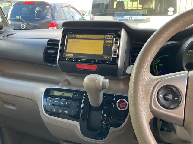 Ｎ－ＢＯＸ Ｇ・Ｌパッケージ　両側スライド・片側電動　オートライト　スマートキー　アイドリングストップ　ベンチシート　ＣＶＴ　盗難防止システム　ＡＢＳ　ＥＳＣ　アルミホイール　衝突安全ボディ　エアコン　パワーステアリング（3枚目）