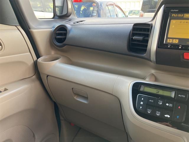 Ｎ－ＢＯＸ Ｇ・Ｌパッケージ　両側スライド・片側電動　オートライト　スマートキー　アイドリングストップ　ベンチシート　ＣＶＴ　盗難防止システム　ＡＢＳ　ＥＳＣ　アルミホイール　衝突安全ボディ　エアコン　パワーステアリング（4枚目）