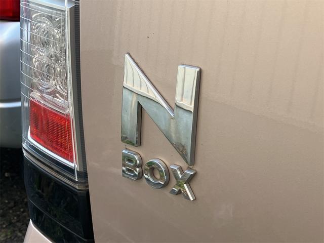 Ｎ－ＢＯＸ Ｇ・Ｌパッケージ　両側スライド・片側電動　オートライト　スマートキー　アイドリングストップ　ベンチシート　ＣＶＴ　盗難防止システム　ＡＢＳ　ＥＳＣ　アルミホイール　衝突安全ボディ　エアコン　パワーステアリング（11枚目）