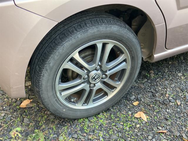 Ｎ－ＢＯＸ Ｇ・Ｌパッケージ　両側スライド・片側電動　オートライト　スマートキー　アイドリングストップ　ベンチシート　ＣＶＴ　盗難防止システム　ＡＢＳ　ＥＳＣ　アルミホイール　衝突安全ボディ　エアコン　パワーステアリング（12枚目）