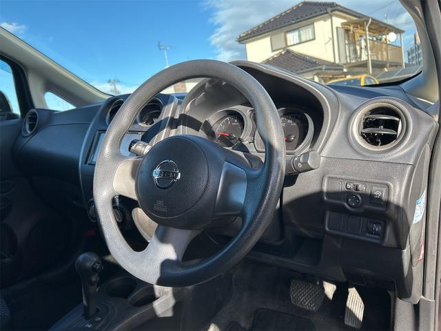 ノート Ｘ　ナビ　スマートキー　アイドリングストップ　電動格納ミラー　ＣＶＴ　盗難防止システム　衝突安全ボディ　ＡＢＳ　エアコン　パワーステアリング　パワーウィンドウ（2枚目）