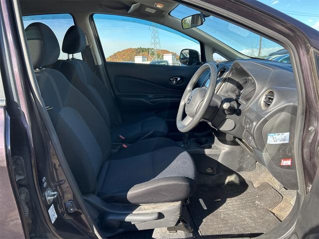 ノート Ｘ　ナビ　スマートキー　アイドリングストップ　電動格納ミラー　ＣＶＴ　盗難防止システム　衝突安全ボディ　ＡＢＳ　エアコン　パワーステアリング　パワーウィンドウ（6枚目）