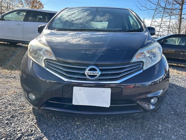 ノート Ｘ　ナビ　スマートキー　アイドリングストップ　電動格納ミラー　ＣＶＴ　盗難防止システム　衝突安全ボディ　ＡＢＳ　エアコン　パワーステアリング　パワーウィンドウ（7枚目）