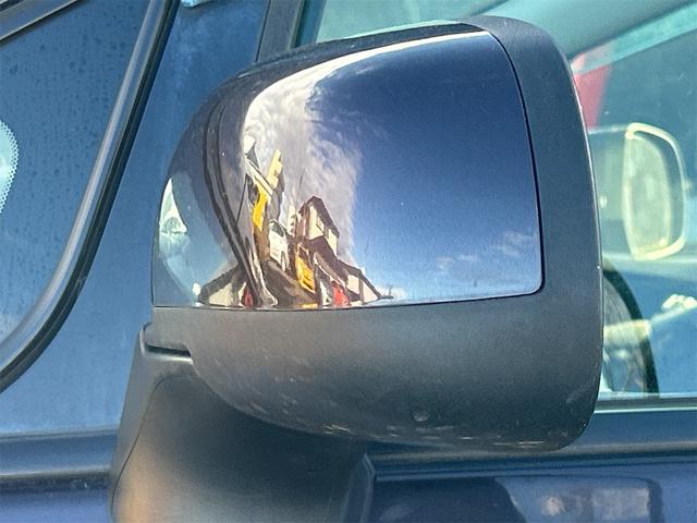 ノート Ｘ　ナビ　スマートキー　アイドリングストップ　電動格納ミラー　ＣＶＴ　盗難防止システム　衝突安全ボディ　ＡＢＳ　エアコン　パワーステアリング　パワーウィンドウ（8枚目）