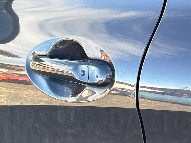 ノート Ｘ　ナビ　スマートキー　アイドリングストップ　電動格納ミラー　ＣＶＴ　盗難防止システム　衝突安全ボディ　ＡＢＳ　エアコン　パワーステアリング　パワーウィンドウ（9枚目）