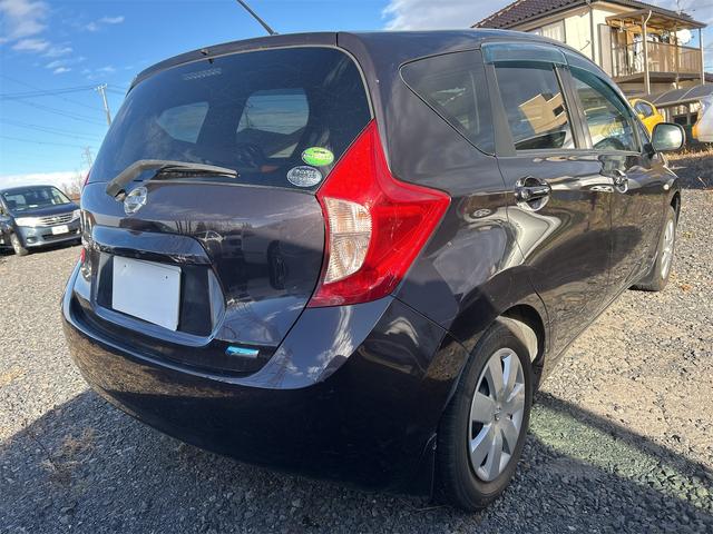 ノート Ｘ　ナビ　スマートキー　アイドリングストップ　電動格納ミラー　ＣＶＴ　盗難防止システム　衝突安全ボディ　ＡＢＳ　エアコン　パワーステアリング　パワーウィンドウ（10枚目）