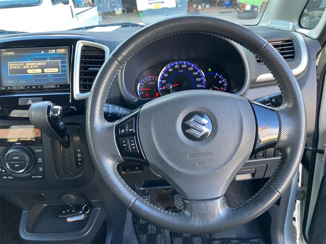 ソリオ ブラック＆ホワイト　両側電動スライドドア　オートライト　ＨＩＤ　スマートキー　フルフラット　ウォークスルー　ＣＶＴ　アルミホイール　盗難防止システム　衝突安全ボディ　ＡＢＳ　エアコン　パワーステアリング　パワーウィンドウ（2枚目）