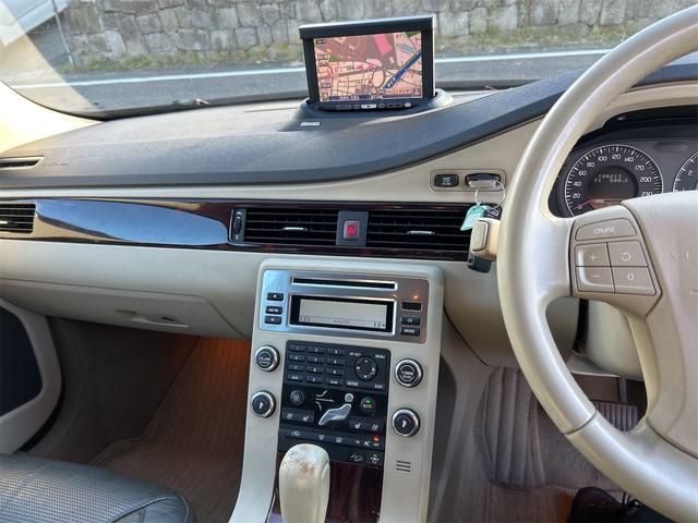 ＸＣ７０ ３．２ＳＥ　ＡＷＤ　４ＷＤ　パワーシート　ナビ　ＨＩＤ　アルミホイール　キーレスエントリー　シートヒーター　シートエアコン　ＡＴ　盗難防止システム　ＣＤ　ＡＢＳ　エアコン　パワーステアリング　パワーウィンドウ（2枚目）