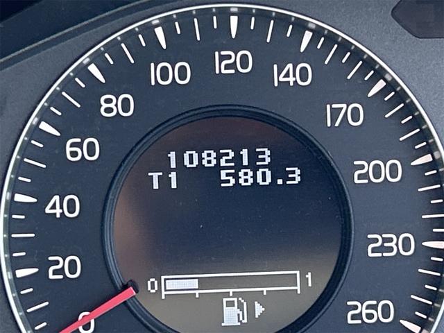 ＸＣ７０ ３．２ＳＥ　ＡＷＤ　４ＷＤ　パワーシート　ナビ　ＨＩＤ　アルミホイール　キーレスエントリー　シートヒーター　シートエアコン　ＡＴ　盗難防止システム　ＣＤ　ＡＢＳ　エアコン　パワーステアリング　パワーウィンドウ（4枚目）