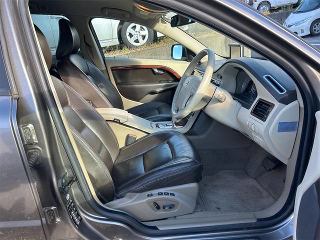 ＸＣ７０ ３．２ＳＥ　ＡＷＤ　４ＷＤ　パワーシート　ナビ　ＨＩＤ　アルミホイール　キーレスエントリー　シートヒーター　シートエアコン　ＡＴ　盗難防止システム　ＣＤ　ＡＢＳ　エアコン　パワーステアリング　パワーウィンドウ（7枚目）