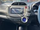 スマートセレクション　ハイブリッド　ナビ　オートクルーズコントロール　ＨＩＤ　スマートキー　電動格納ミラー　ＣＶＴ　盗難防止システム　衝突安全ボディ　ＣＤ　ＤＶＤ再生　ＵＳＢ　ＡＢＳ　エアコン　パワーステアリング（9枚目）