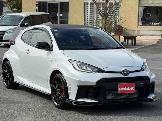 ＧＲヤリス ＲＺ　ハイパフォーマンス　ワンオーナー　ハーフレザーシート　ＧＲエアロパーツセット　ＧＲスポーツバイザー＆ドアハンドルプロテクター　純正ナビＴＶ　バックカメラ　純正１８インチＡＷ　ビルトインＥＴＣ　ＪＢＬプレミアムサウンド（2枚目）