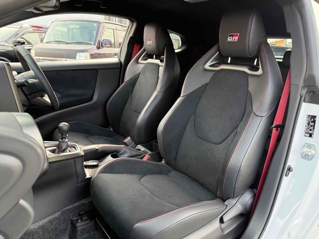 ＧＲヤリス ＲＺ　ハイパフォーマンス　ワンオーナー　ハーフレザーシート　ＧＲエアロパーツセット　ＧＲスポーツバイザー＆ドアハンドルプロテクター　純正ナビＴＶ　バックカメラ　純正１８インチＡＷ　ビルトインＥＴＣ　ＪＢＬプレミアムサウンド（39枚目）