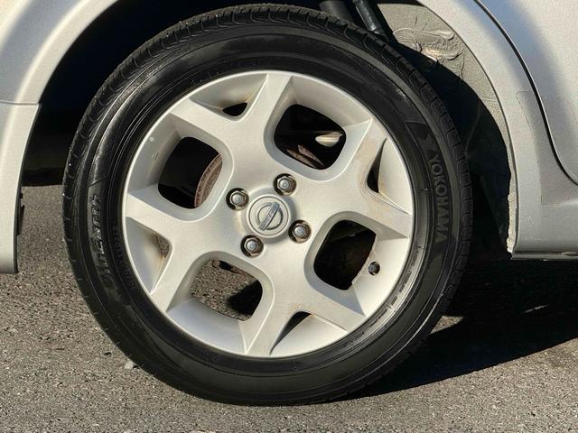 キューブ １５Ｅ　純正ナビＴＶ　純正１５インチアルミ　スマートキー　ドアバイザー　フロアマット（15枚目）