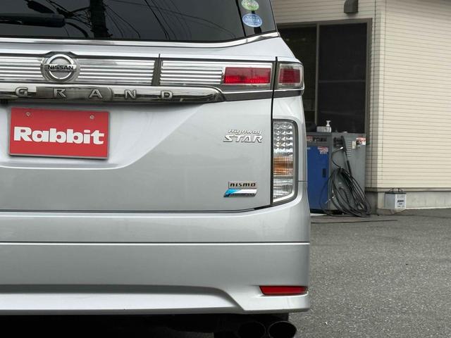 エルグランド ２５０ハイウェイスターアーバンクロム　両側パワースライドドア　ハーフレザーシート　フィリップダウンモニター　純正１８インチアルミ　社外ナビ　バックカメラ　ＥＴＣ　ＨＩＤヘッドライト　ドアバイザー　フロアマット（12枚目）