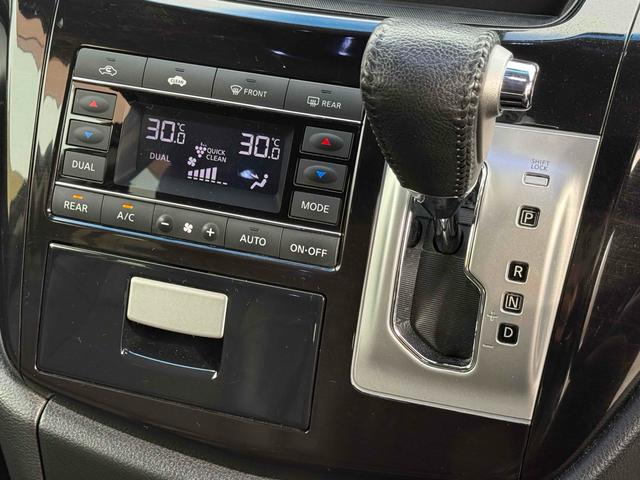 エルグランド ２５０ハイウェイスターアーバンクロム　両側パワースライドドア　ハーフレザーシート　フィリップダウンモニター　純正１８インチアルミ　社外ナビ　バックカメラ　ＥＴＣ　ＨＩＤヘッドライト　ドアバイザー　フロアマット（22枚目）