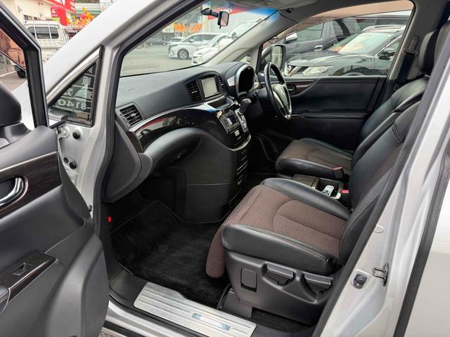 エルグランド ２５０ハイウェイスターアーバンクロム　両側パワースライドドア　ハーフレザーシート　フィリップダウンモニター　純正１８インチアルミ　社外ナビ　バックカメラ　ＥＴＣ　ＨＩＤヘッドライト　ドアバイザー　フロアマット（33枚目）