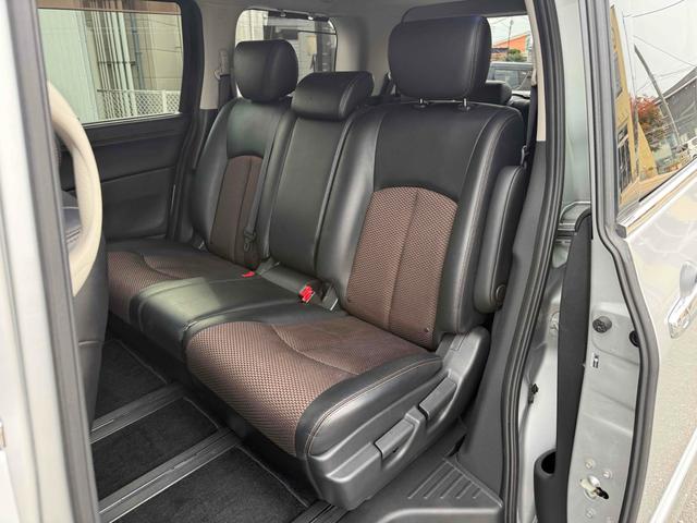 エルグランド ２５０ハイウェイスターアーバンクロム　両側パワースライドドア　ハーフレザーシート　フィリップダウンモニター　純正１８インチアルミ　社外ナビ　バックカメラ　ＥＴＣ　ＨＩＤヘッドライト　ドアバイザー　フロアマット（46枚目）